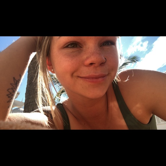 Meet your Posher, Audrey - Picture 1 of 1